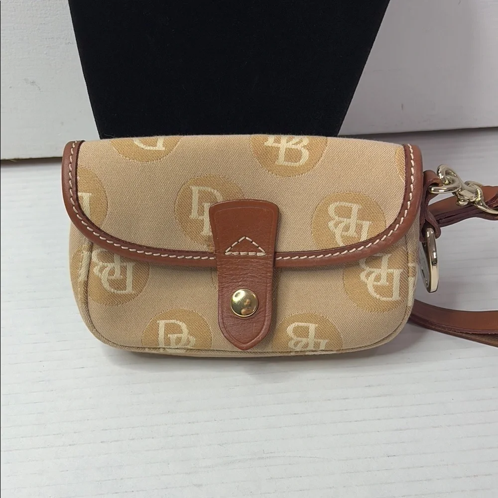 DOONEY & BOURKE Vintage Signature Brown Canvas Leather Monogram Wristlet